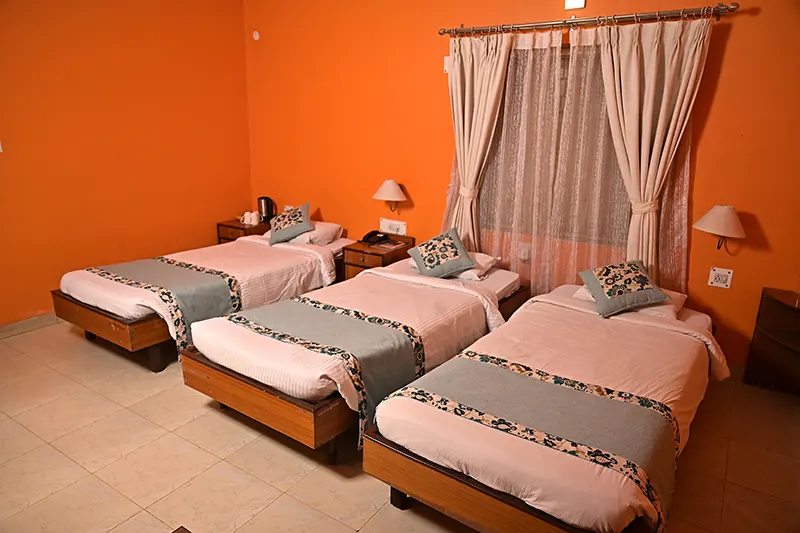 Mukutmonipur-Family-Three-Bedded-Room01